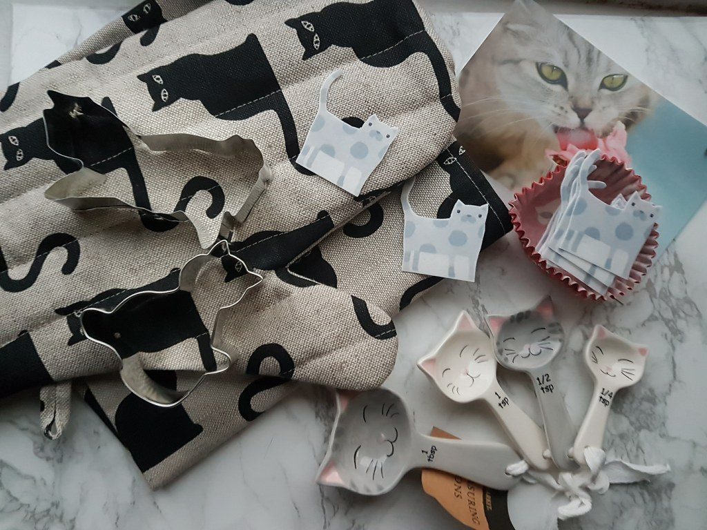 my purrfect gift box october