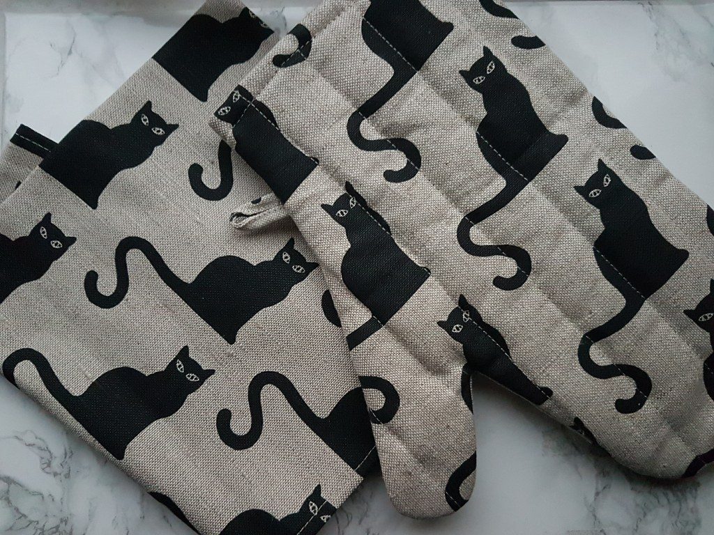 My Purrfect Gift Box baking glove and tea towel