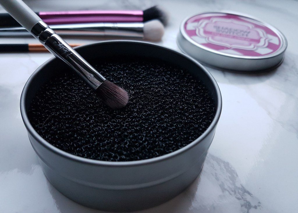 shadow switch dry brush cleanser