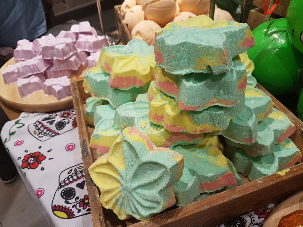 Lush bath bombs