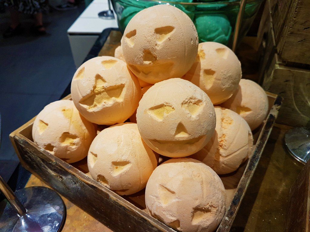 Lush pumpkin bathbomb