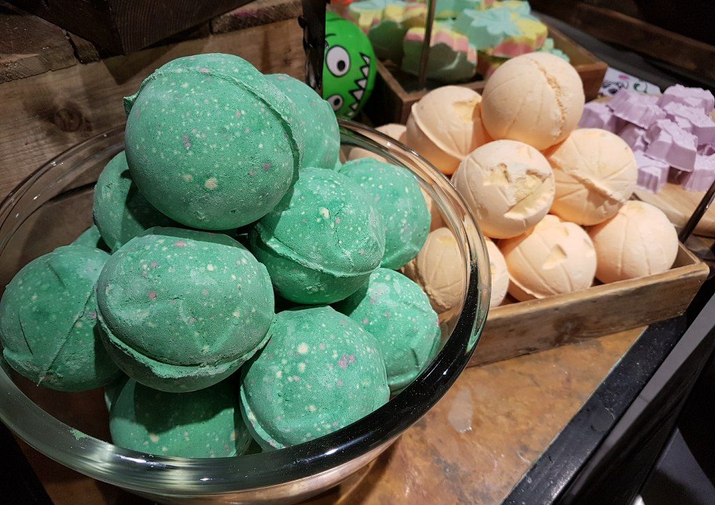 Lush bath bombs